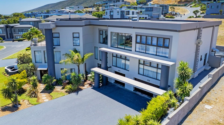 8 Bedroom Property for Sale in Baronetcy Estate Western Cape
